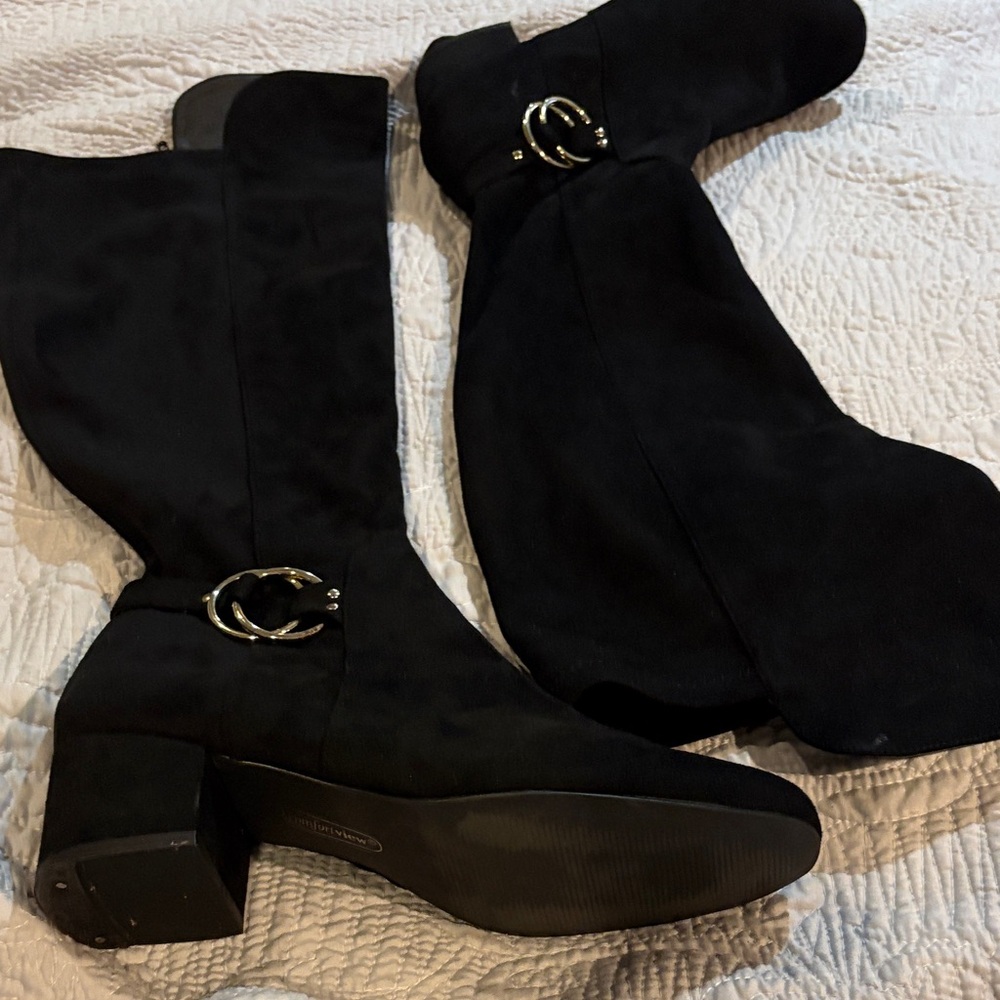Elegant Black Knee-High Boots Size 11M